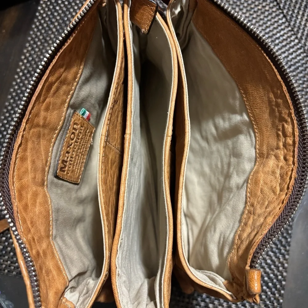 Maxon Collection Pebbled Genuine Leather Crossbody Purse made in Italy zipper